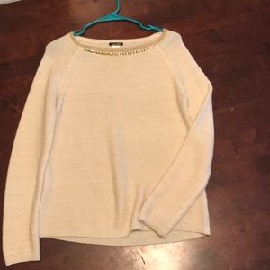 Cute White/Gold sweater
